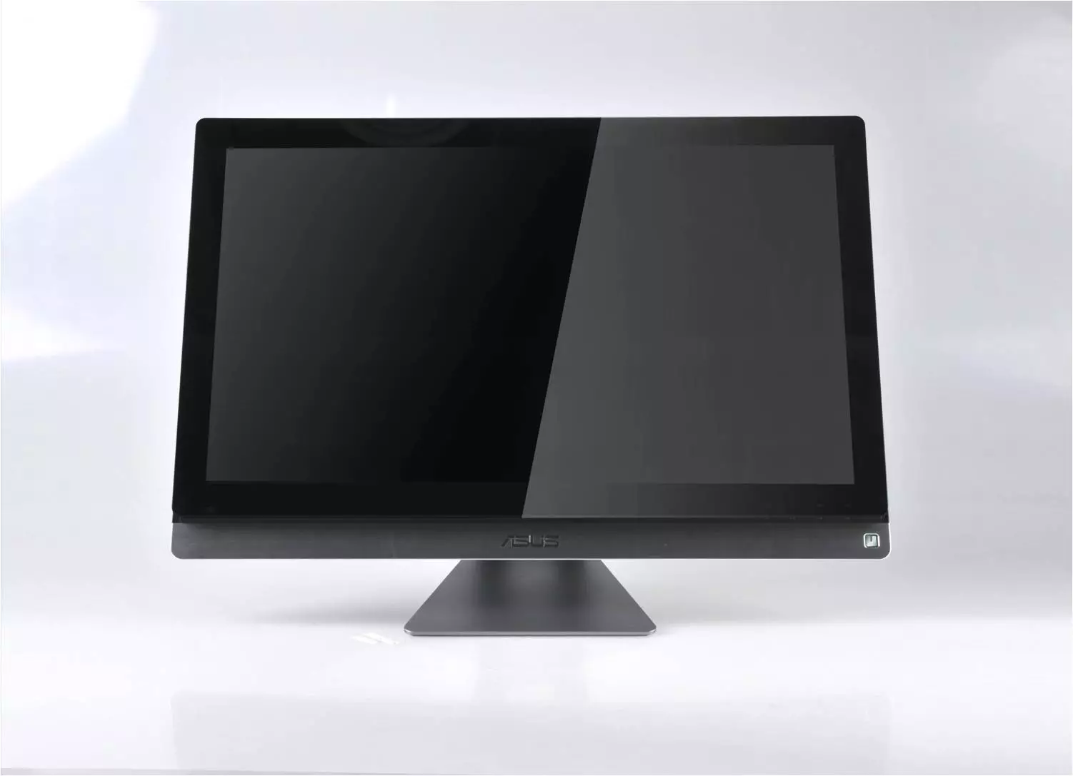 The ASUS ET2700 all-in-one PC is said to be the first in the world to offer a 10-point multi-touch display