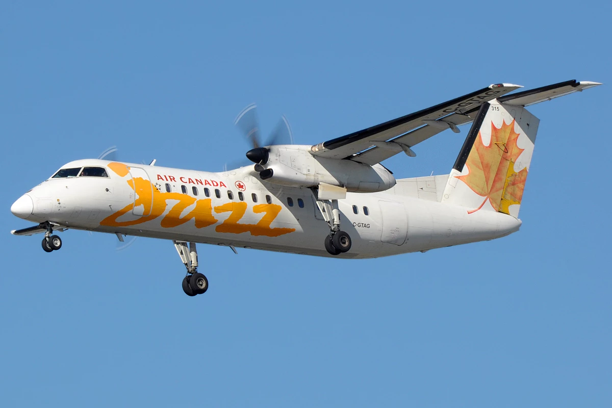 A De Havilland Canada DCH-8 (Dash-8) Q300 like the aircraft above will be retrofitted with a hydrogen fuel cell powertrain to become the world's largest hydrogen aircraft