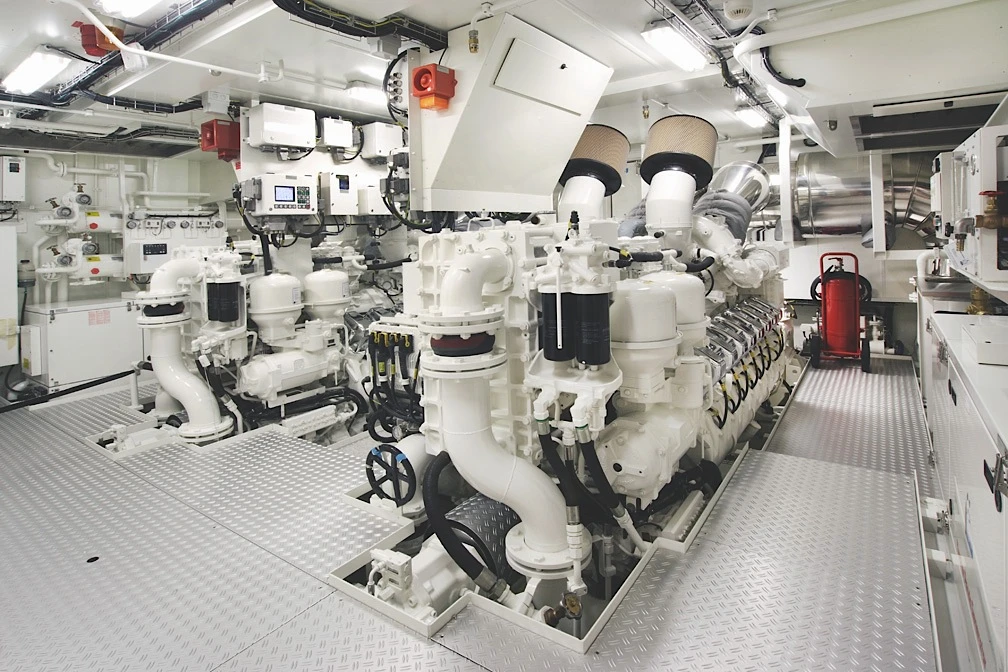 M/Y Shooting Star engine room