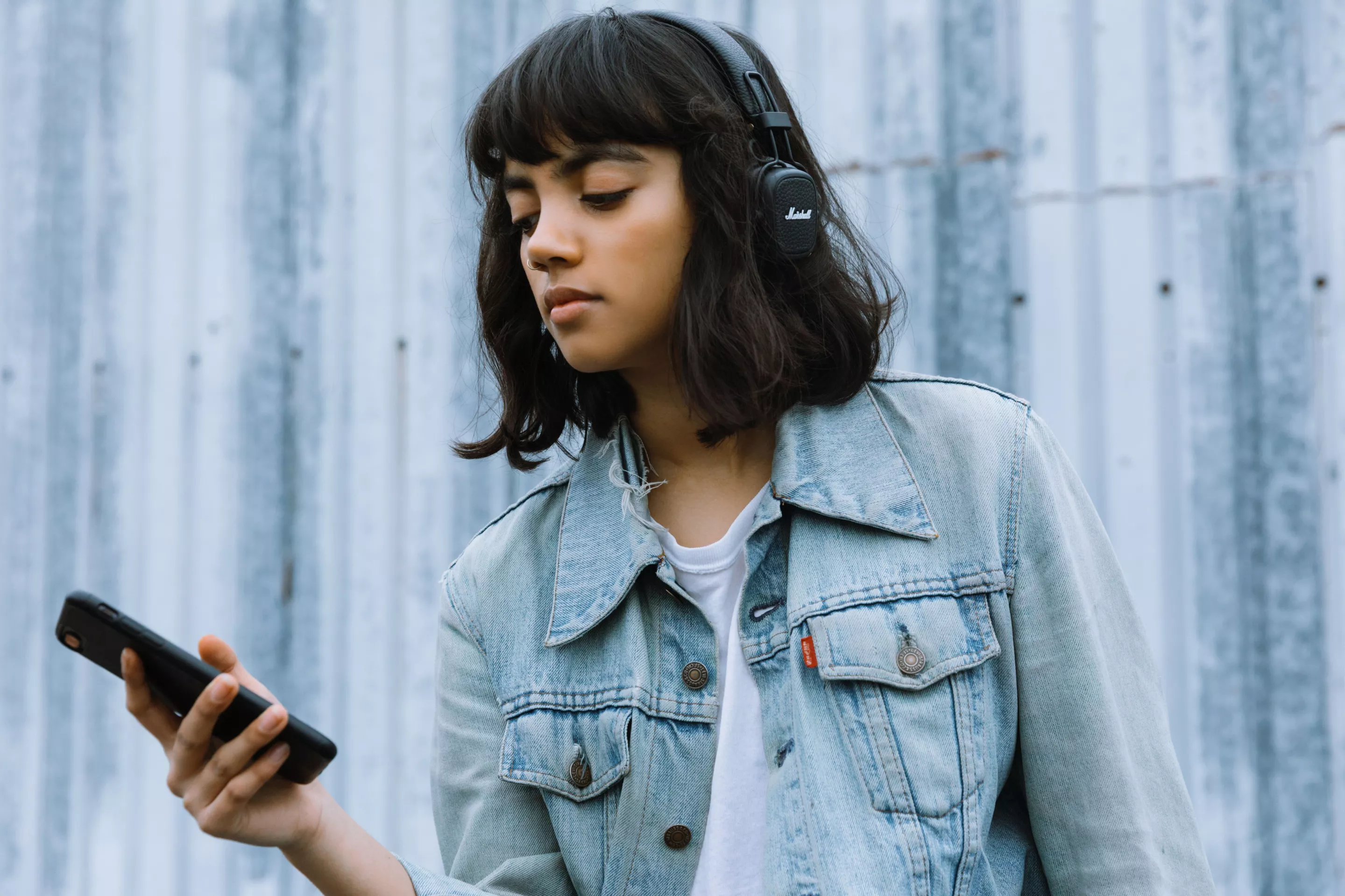The Marshall Major III Voice headphones can now update you on the weather, thanks to Google Assistant