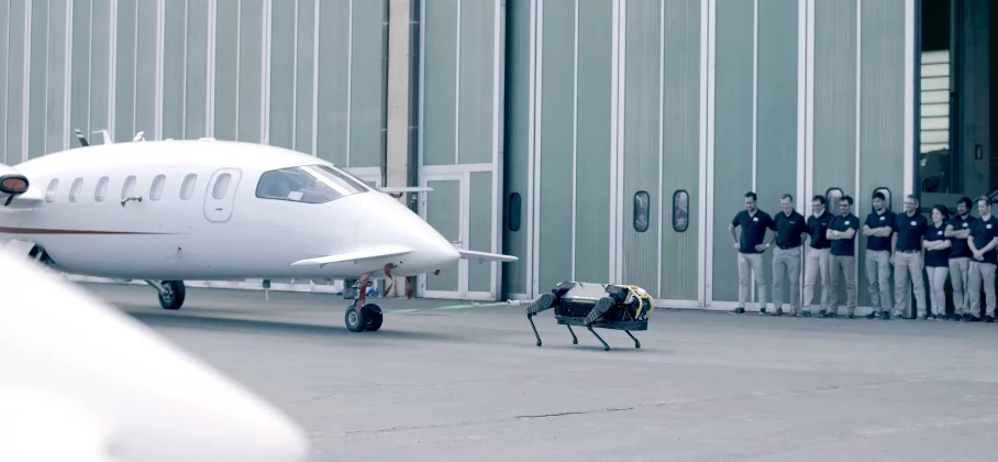 The HyQReal robot tows a three-ton airplane – no biggie