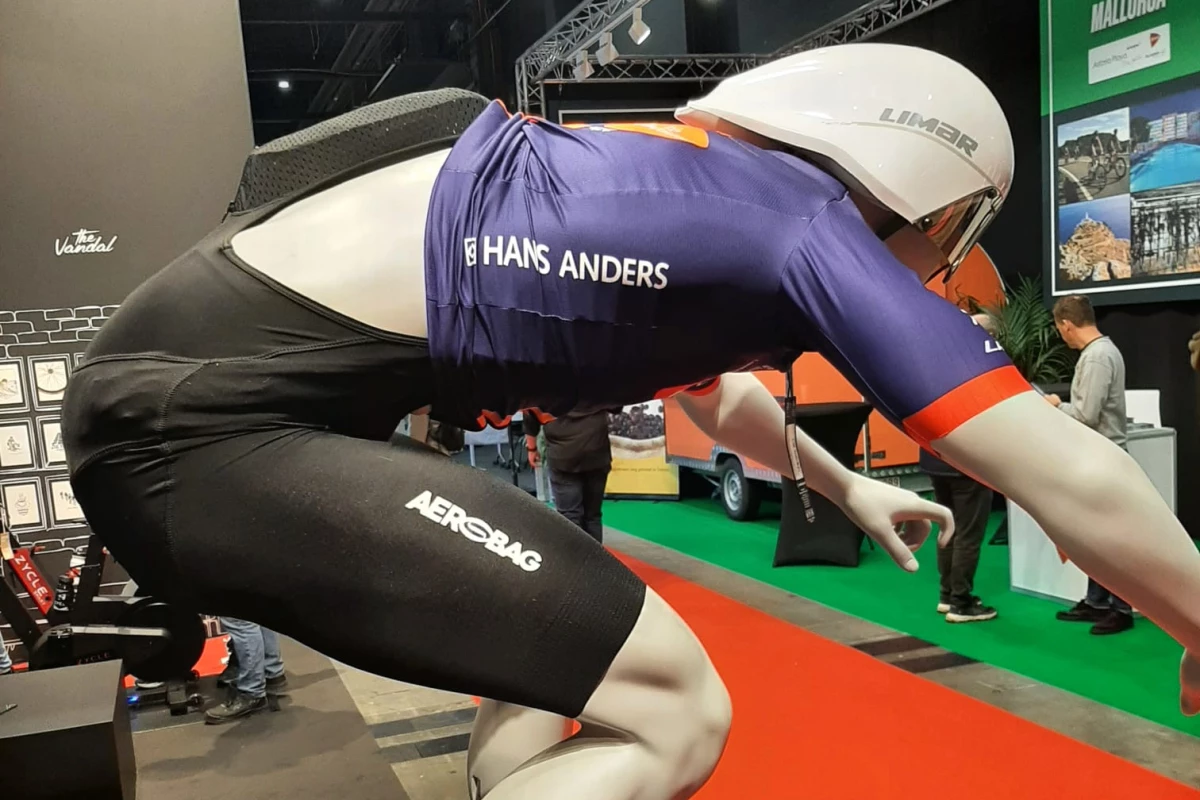 Aerobag, la bolsa de aire portátil especial para ciclistas - Autocosmos