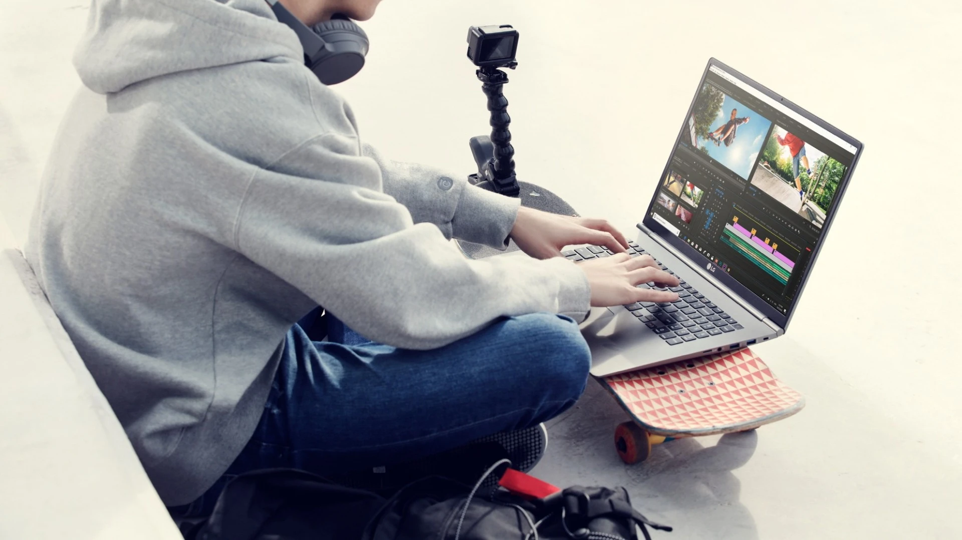 The LG gram 17 has a 17 inch WQXGA (2,560 x 1,600) 16:10 ratio display squeezed into a 15.6 inch laptop chassis
