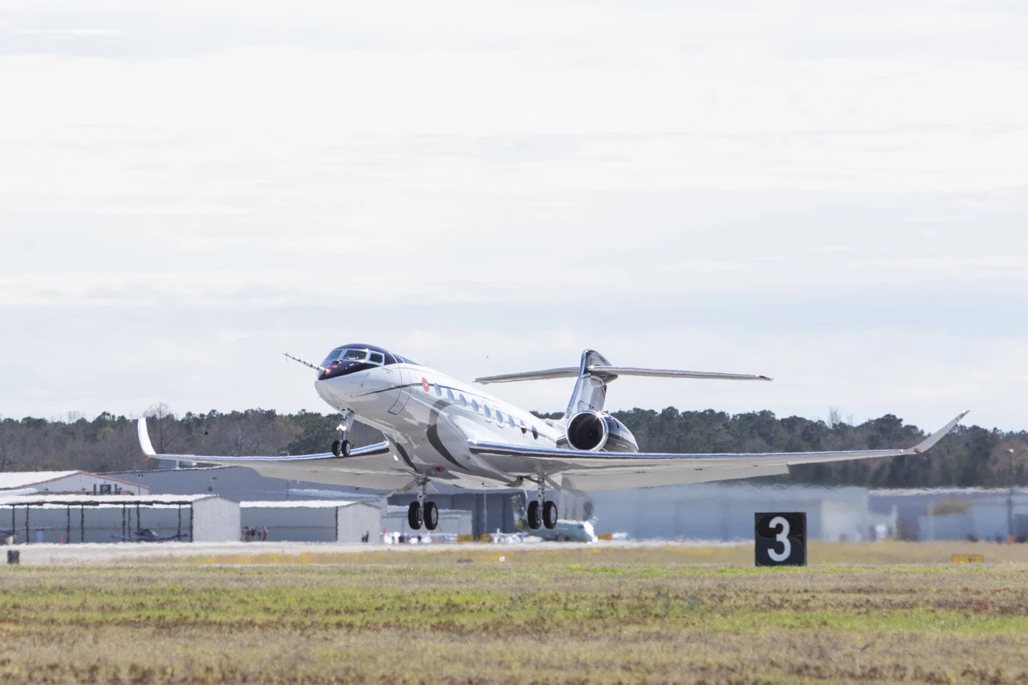The Gulfstream G700 taking off on its maiden flight