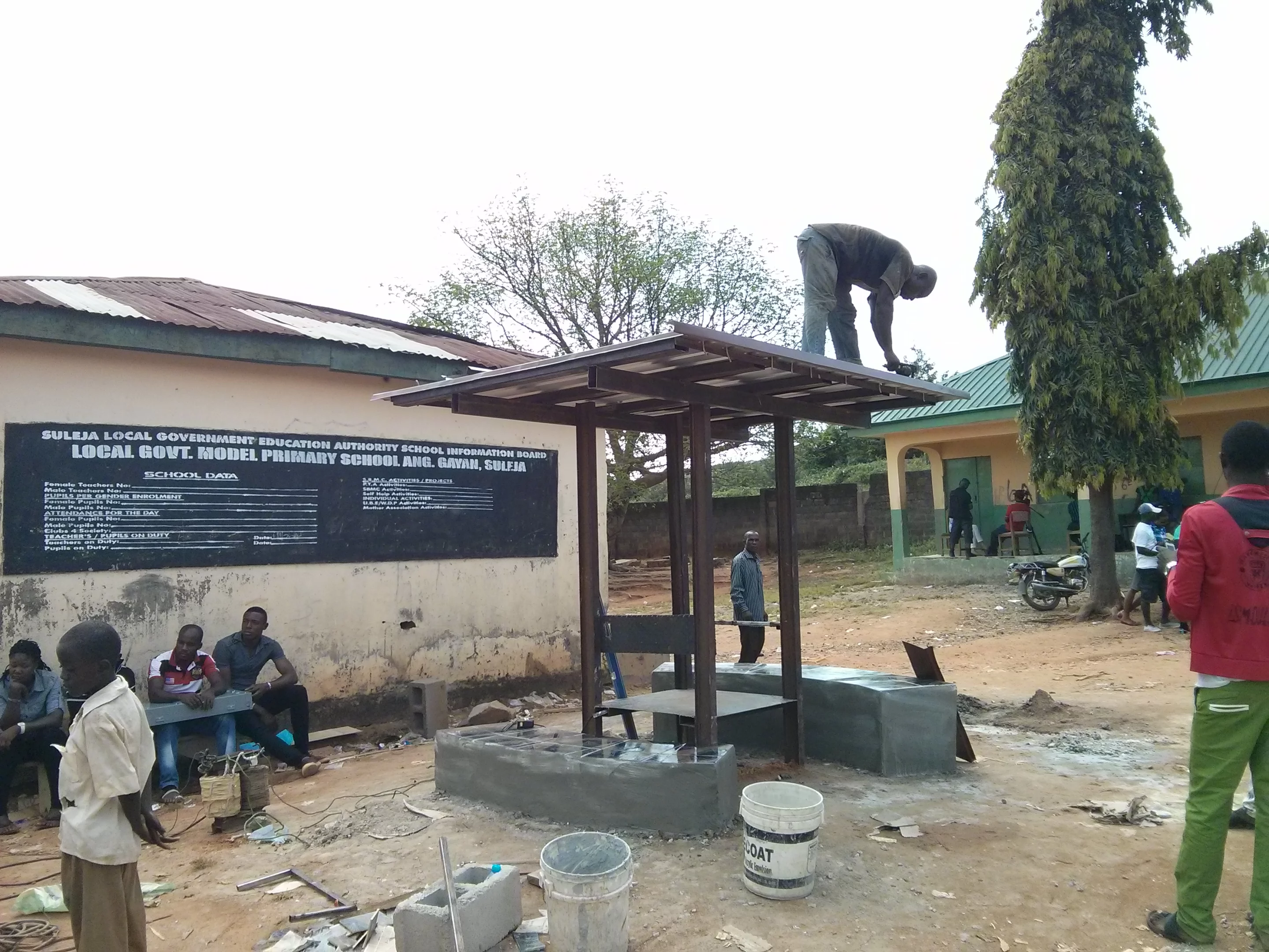 Building the Hello Hub (Photo: Roland Wells)