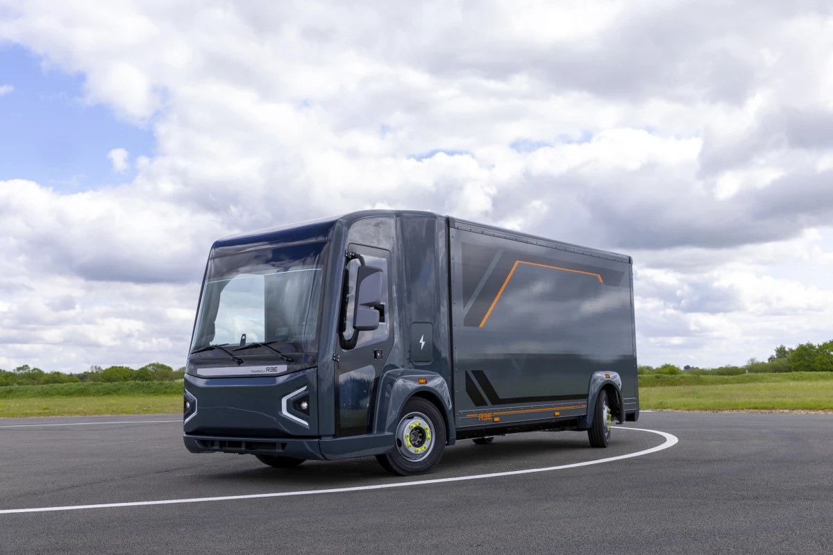 This P7-b prototype shows off REE's ultra-modular chassis possibilities, including wide-angle rear wheel steering