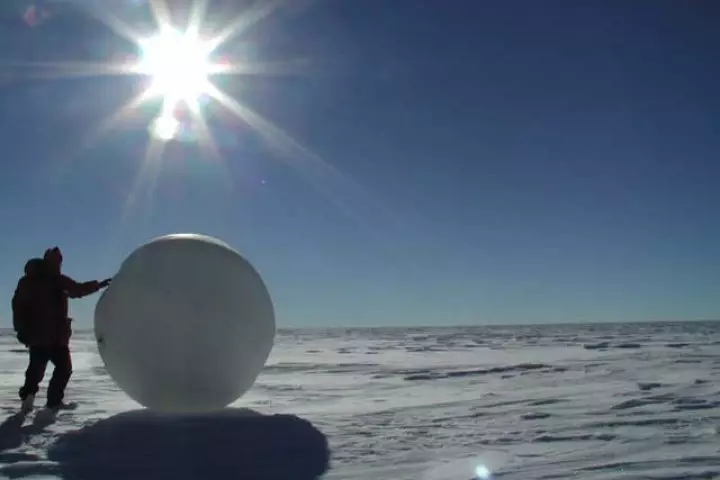 A tumbleweed rover being tested in Antarctica (Photo: NASA)