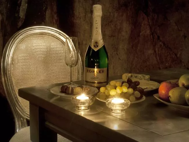 The Sala Silvermine hotel suite caters for two (image: Sala Silvermine)