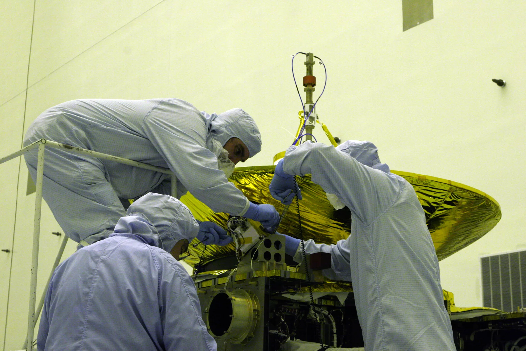 Installing Pluto Energetic Particle Spectrometer Science Investigation (PEPSSI) instrument (Image: NASA)