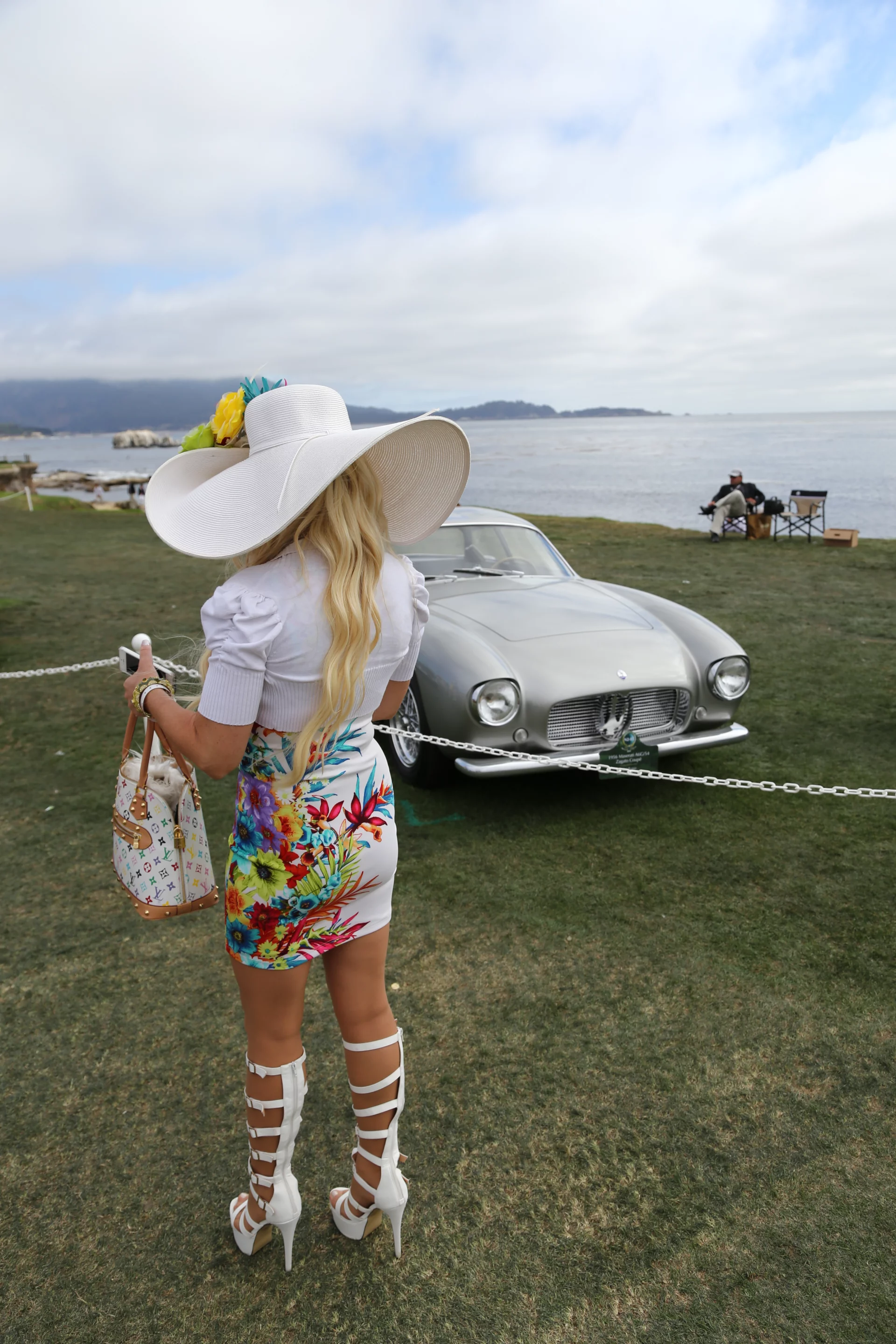 One of many fashionable people admiring the cars during the 2014 Pebble Beach Concours d'Elegance (Photo: Angus MacKenzie/Gizmag.com)