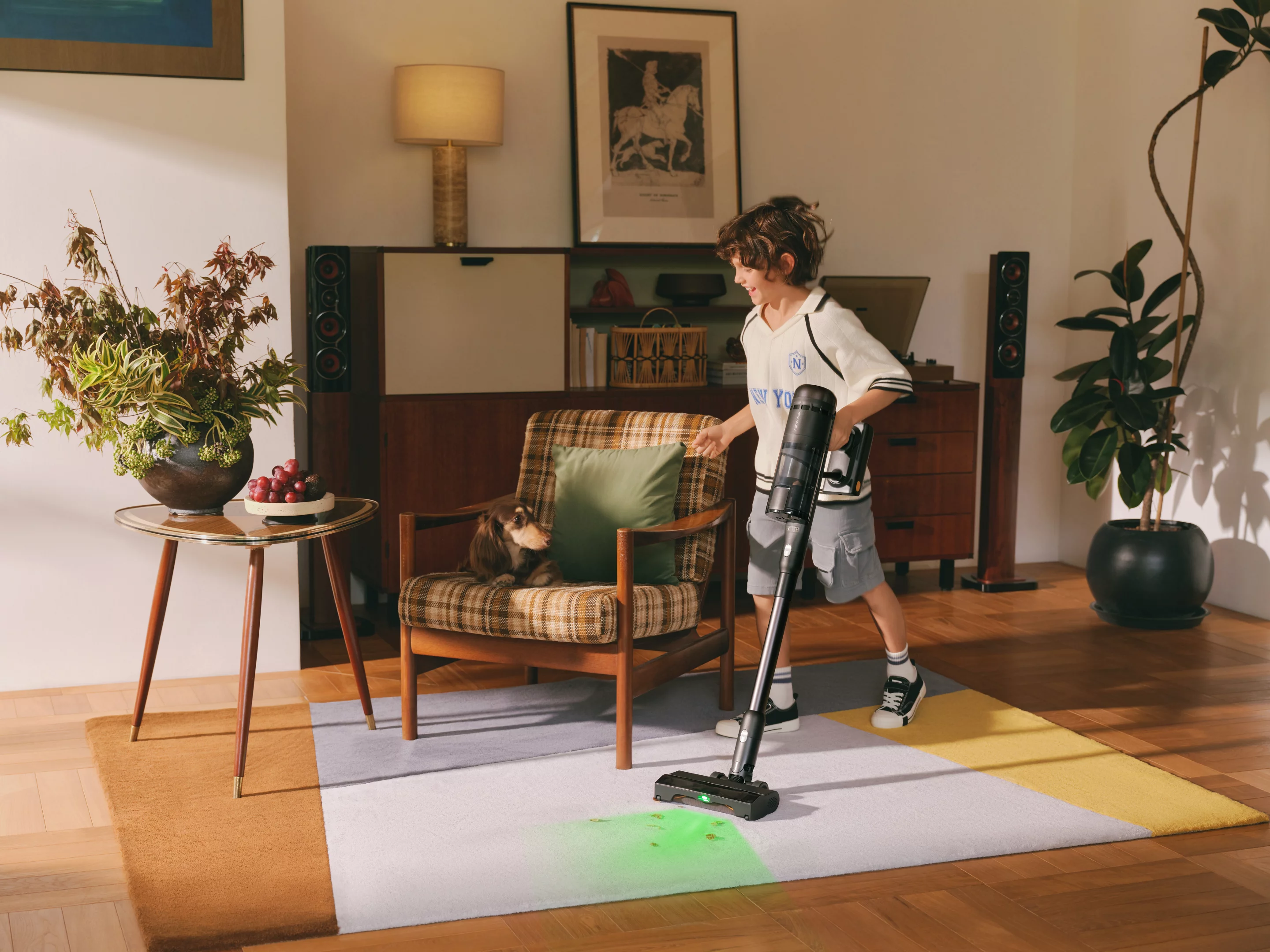 Green light in the roller brush head highlights dirt and debris – which would be helpful if this young man was looking at it