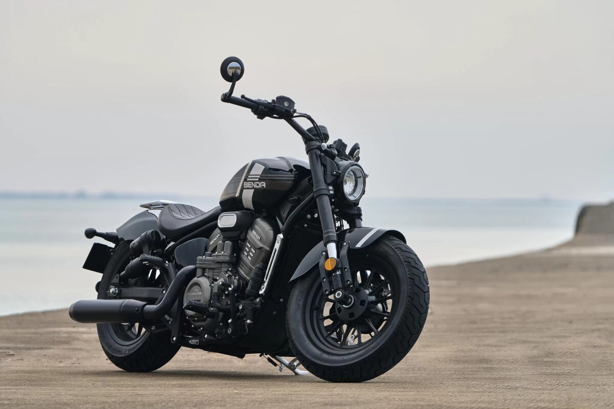 Cheap Chinese V-twin cruiser gets adaptive air suspension