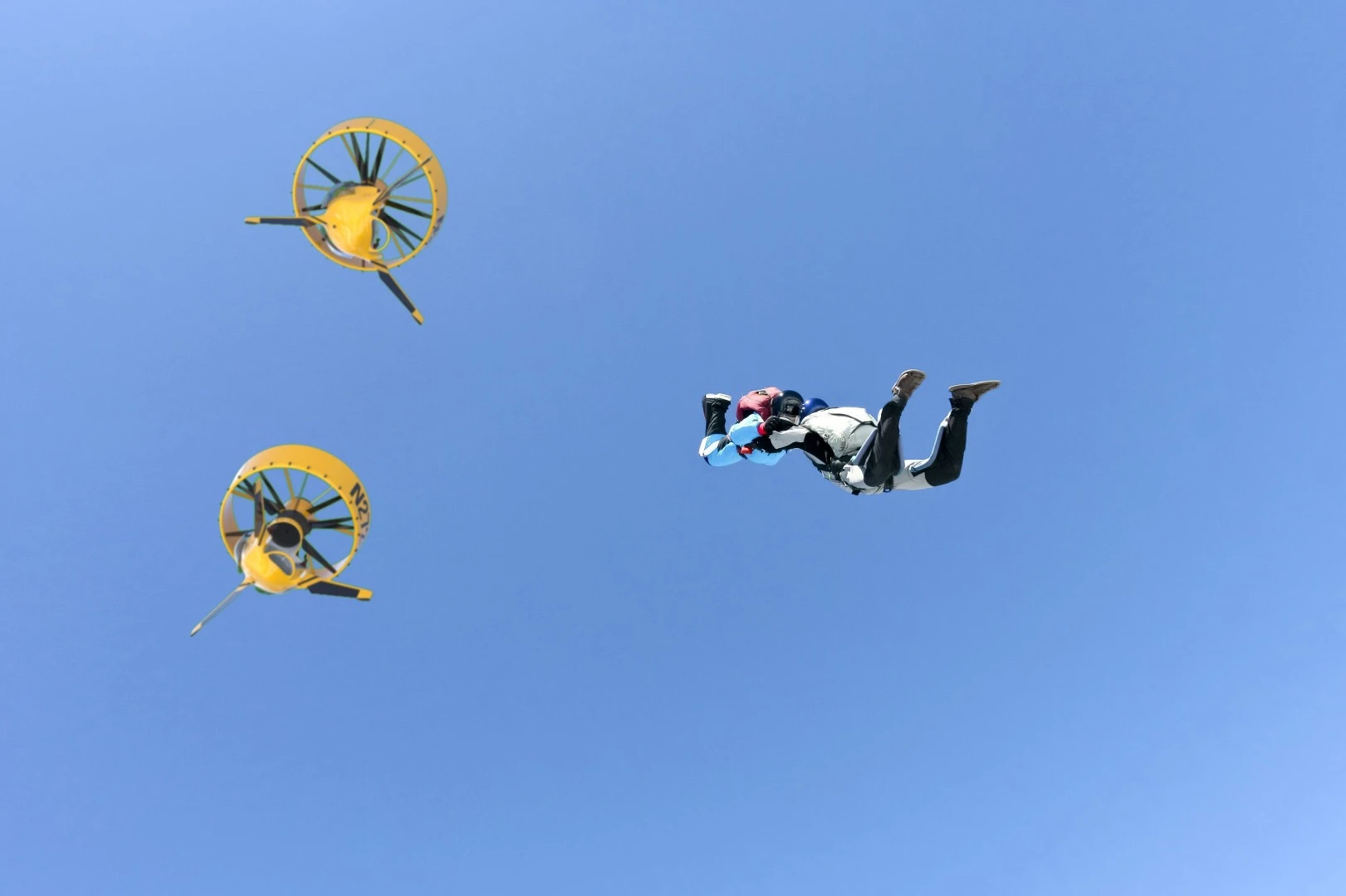The company also sees a potential niche for skydivers, where the proposed 12,500 ft (3,800 m) capability of the Airvinci will allow such users the ability to climb to a jumping altitude and have their craft return autonomously to base