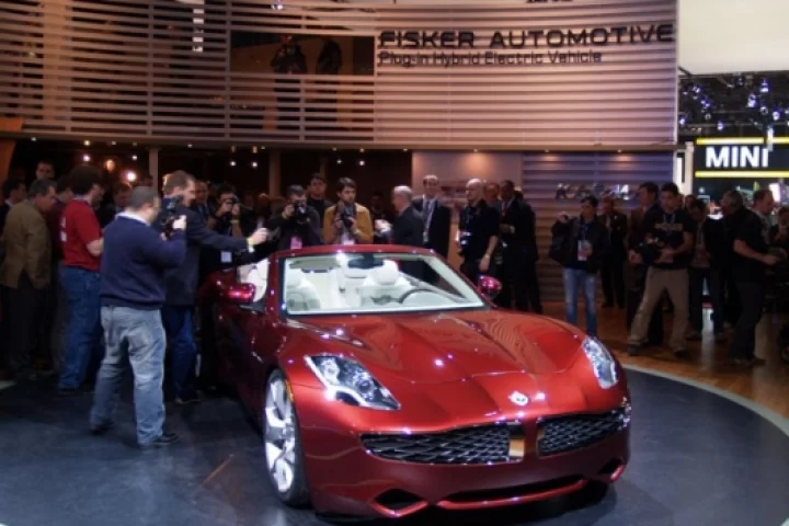 The international press scramble to get close to the new Karma S in Detroit