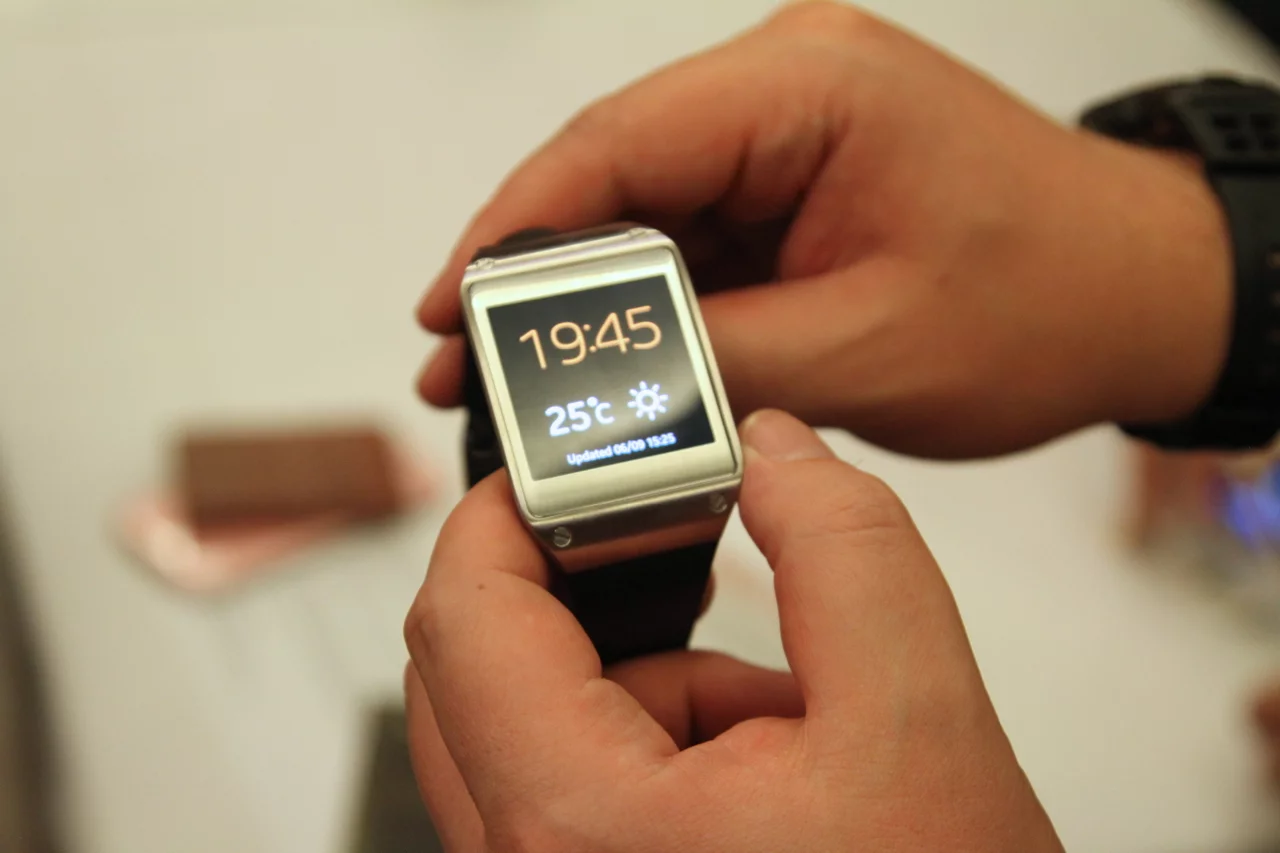 Hands on with a black-strapped version (Photo: Gizmag)