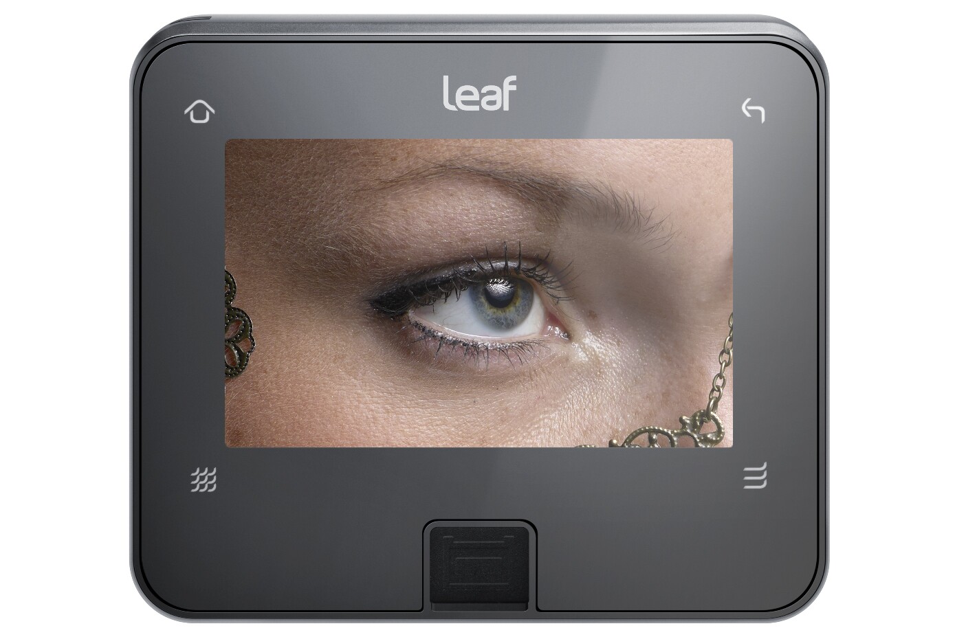 The 3.2-inch touchscreen on the rear of the Mamiya Leaf Credo 50 has a 1.15-megapixel resolution