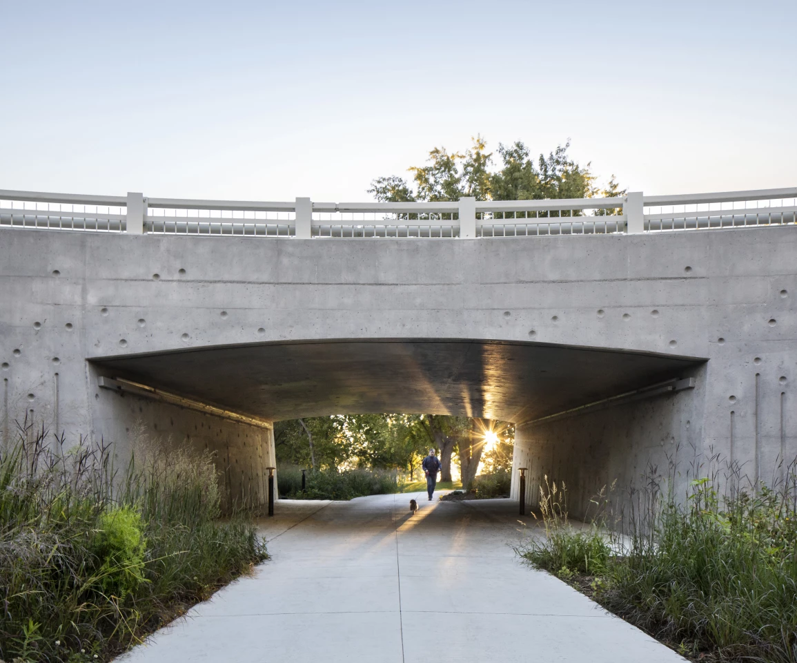 The Darwin Bridges' concrete utilizes 10% finely ground recycled glass in place of traditional cement, reducing its carbon emissions significantly