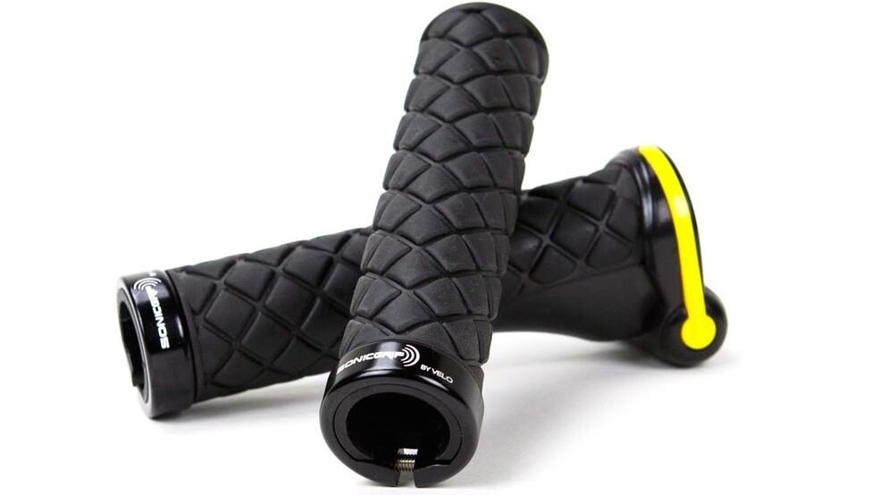The Sonic Grip package consists of two 130 mm-long rubber-encased grips which are installed in the usual way