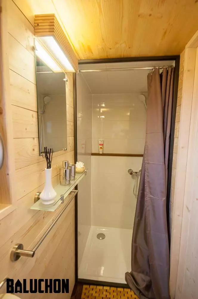 The Ondine's shower