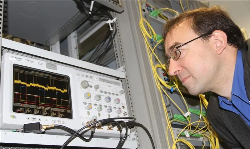 Professor Jurg Leuthold led an experiment that achieved a data transmission rate of 26 terabits per second (Image: Gabi Zachmann)