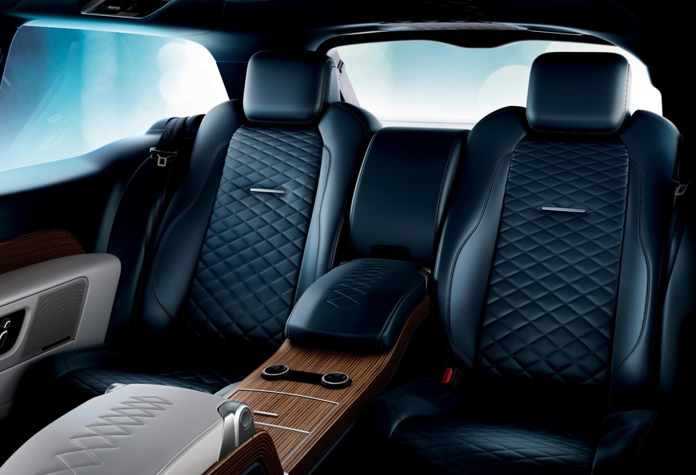 With a completely new, very desirable, 999-cars-only, two-door blank canvas to work with, the only "customization experts" to get their hands on an SV Coupé will be Range Rover's SVO Technical Centre in Warwickshire