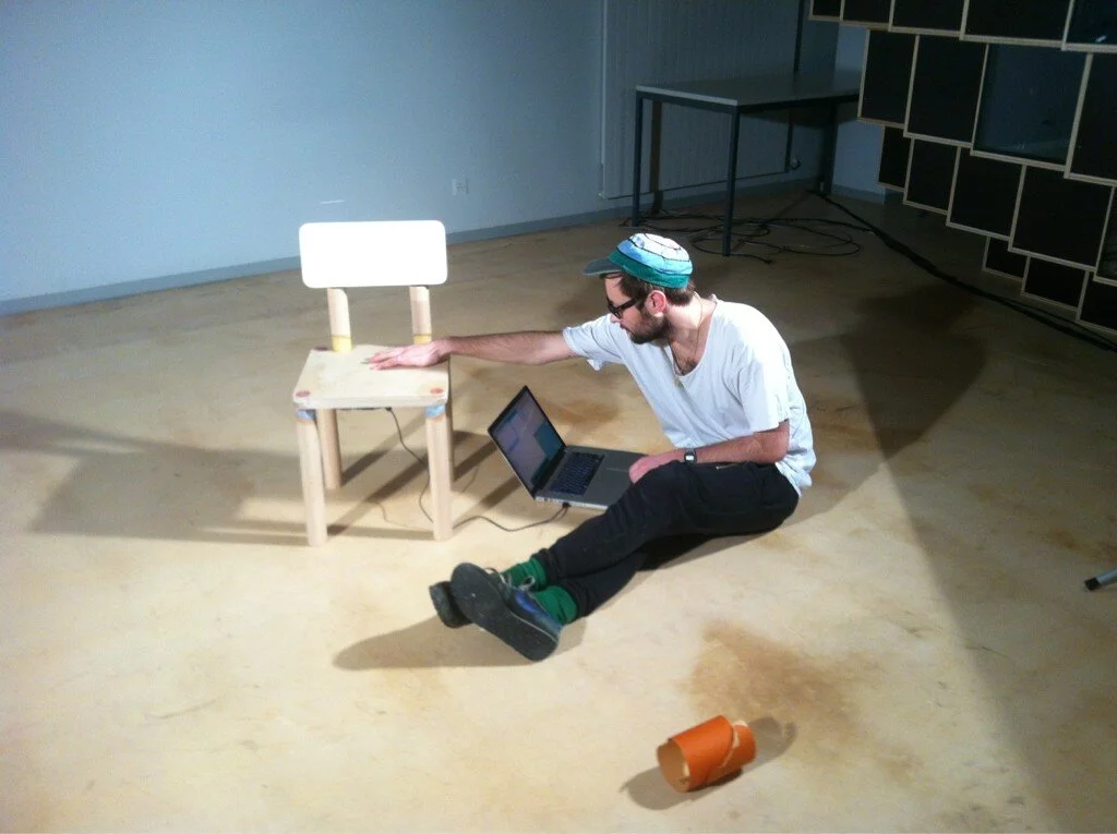 An Arduino-based mechanism attached to a contact switch keeps track of how many times someone sits on it and knocks on the wood each time they get up, indicating the number of uses left