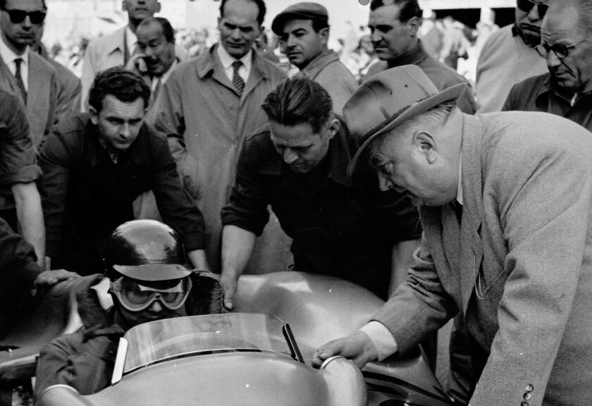 Last minute instructions just moments before the W 196 R's first start at Riems, 1954