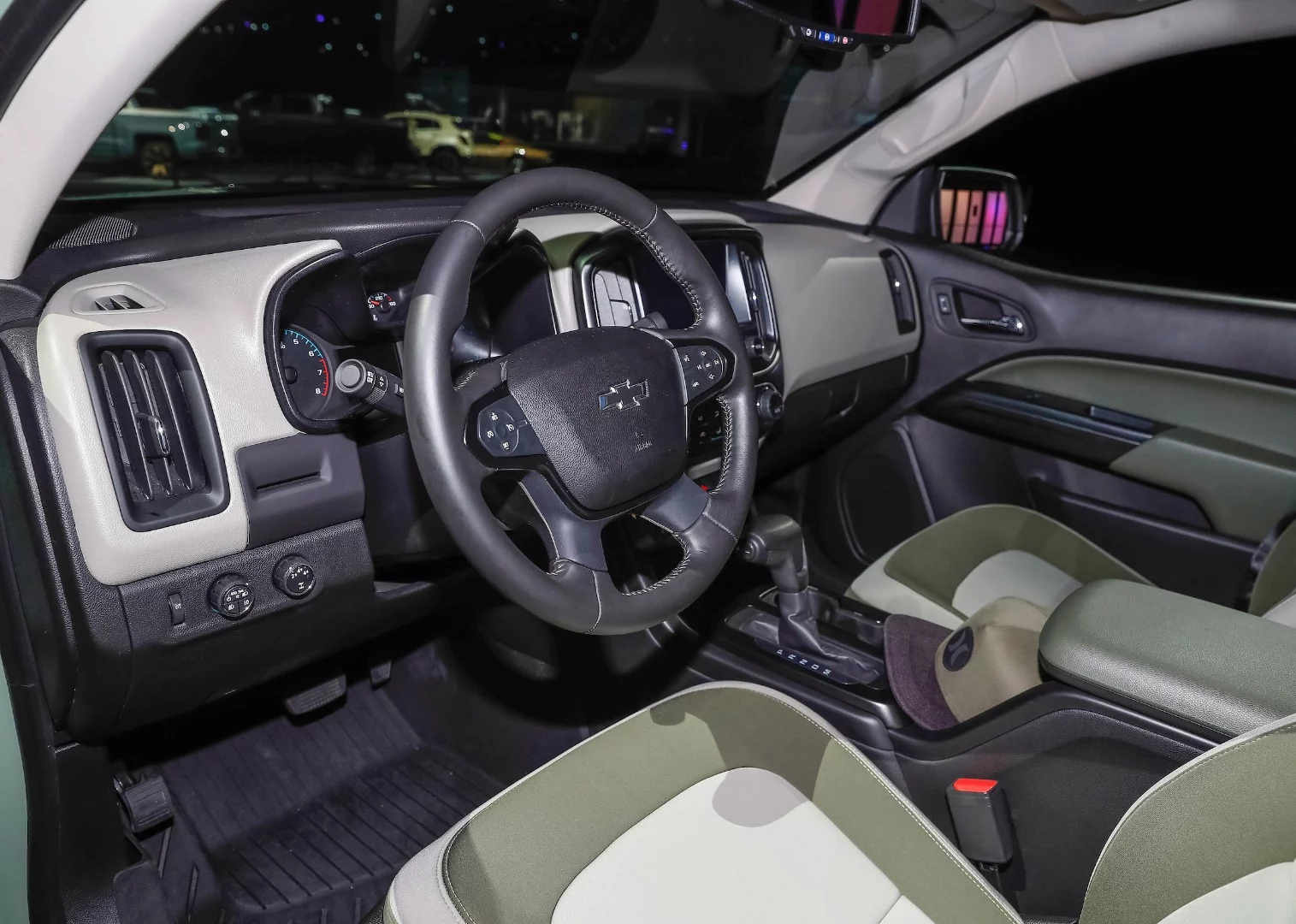 Behind the wheels of the Chevrolet Colorado Z71 Hurley Concept