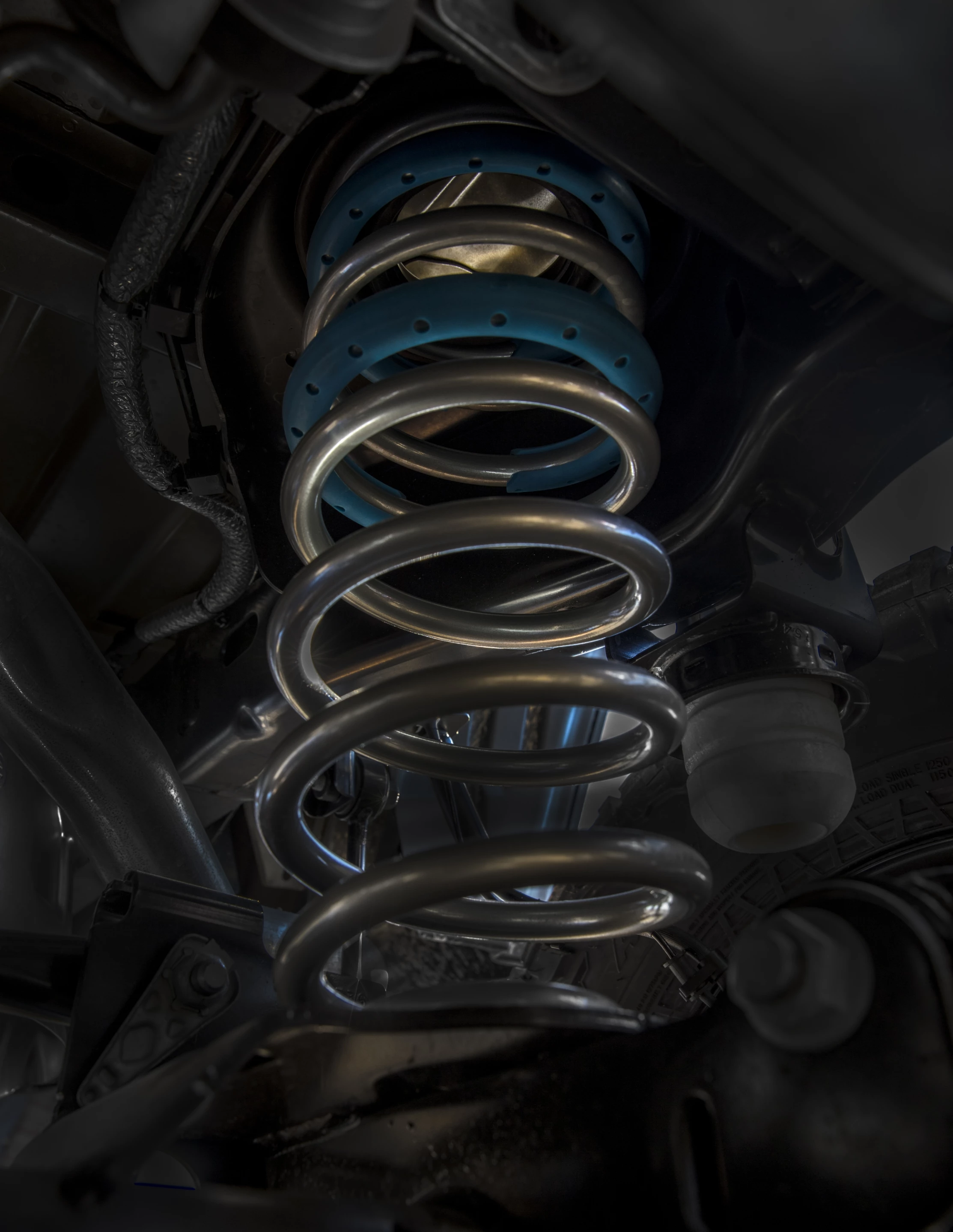 These industry-exclusive FOX front hydraulic jounce bumpers are integral to the new Gladiator Mojave's capabilities