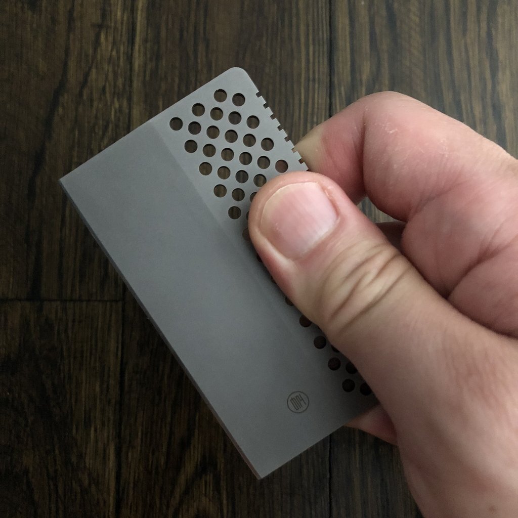 Credit card-sized Lynx knife tucks a steel blade neatly into your wallet
