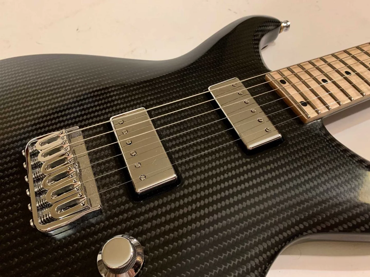 The Rubato Lassie rocks two Porter mini humbuckers
