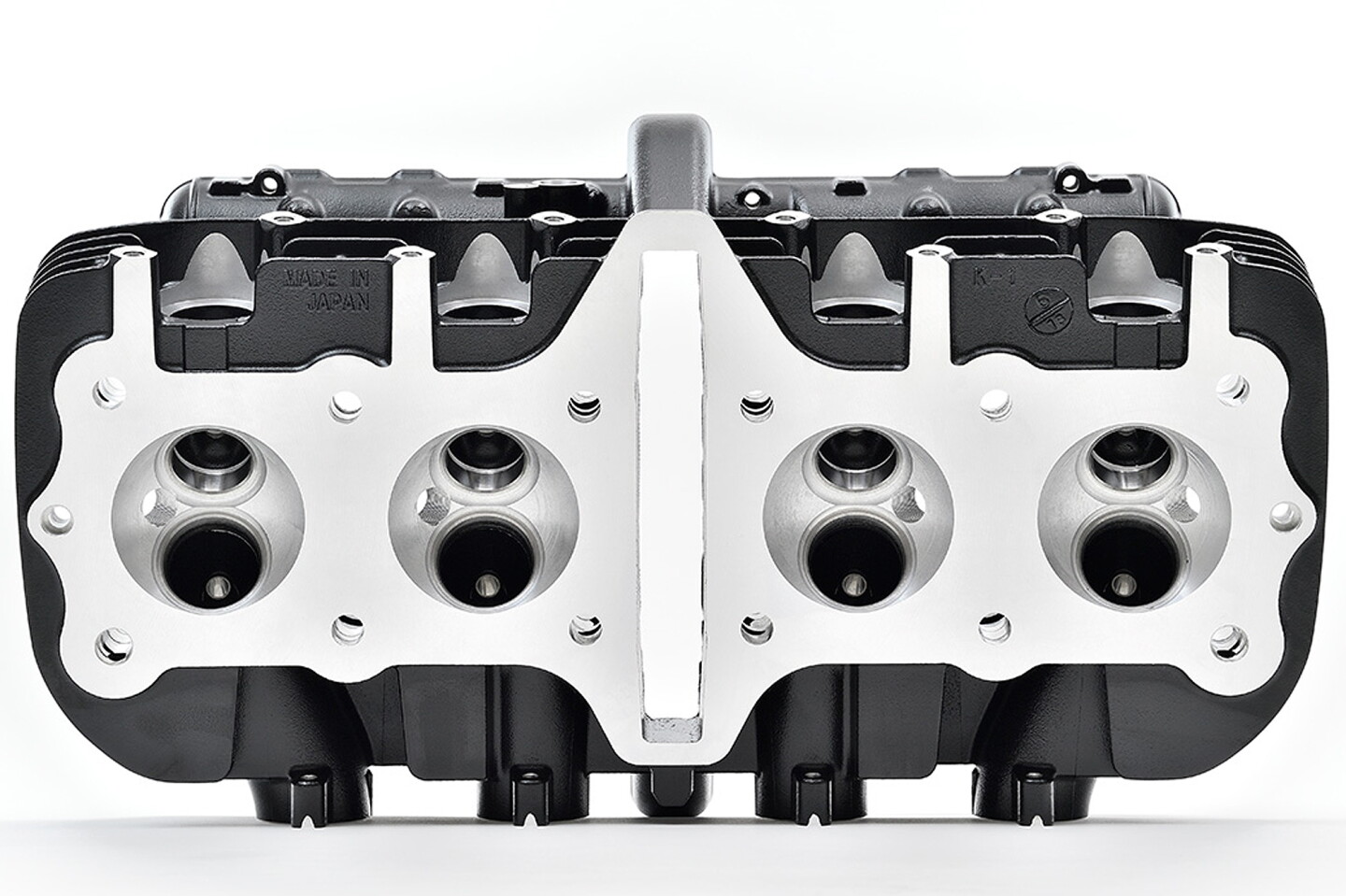 Kawasaki’s reproduction Z1 cylinder heads will sell for US$2370, including camshaft brackets, tappers, valves and peripheral parts, but not including camshafts, cylinder head cover, gaskets, etc. The heads feature the M8 exhaust-pipe-attachment stud bolt dimensions from later Z1 models, and do not fit the second-generation Kawasaki KZ1000 MKII and other so-called