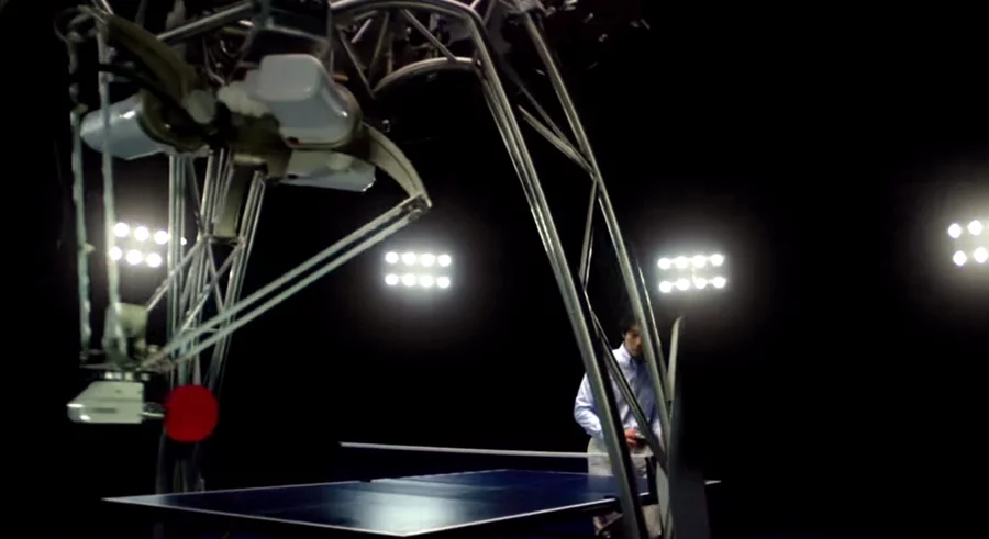 The robot stands on three legs, is 2.7 m (8.9 ft) tall and weighs 600 kg (1,323 lb)