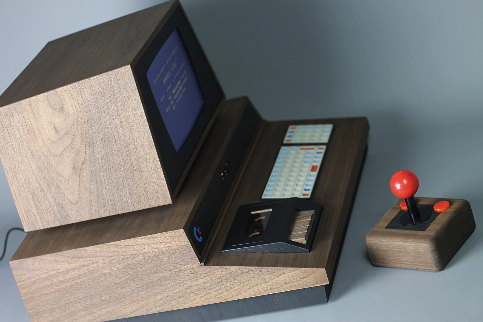 The PET De Lux is reported to have a modern computing heart