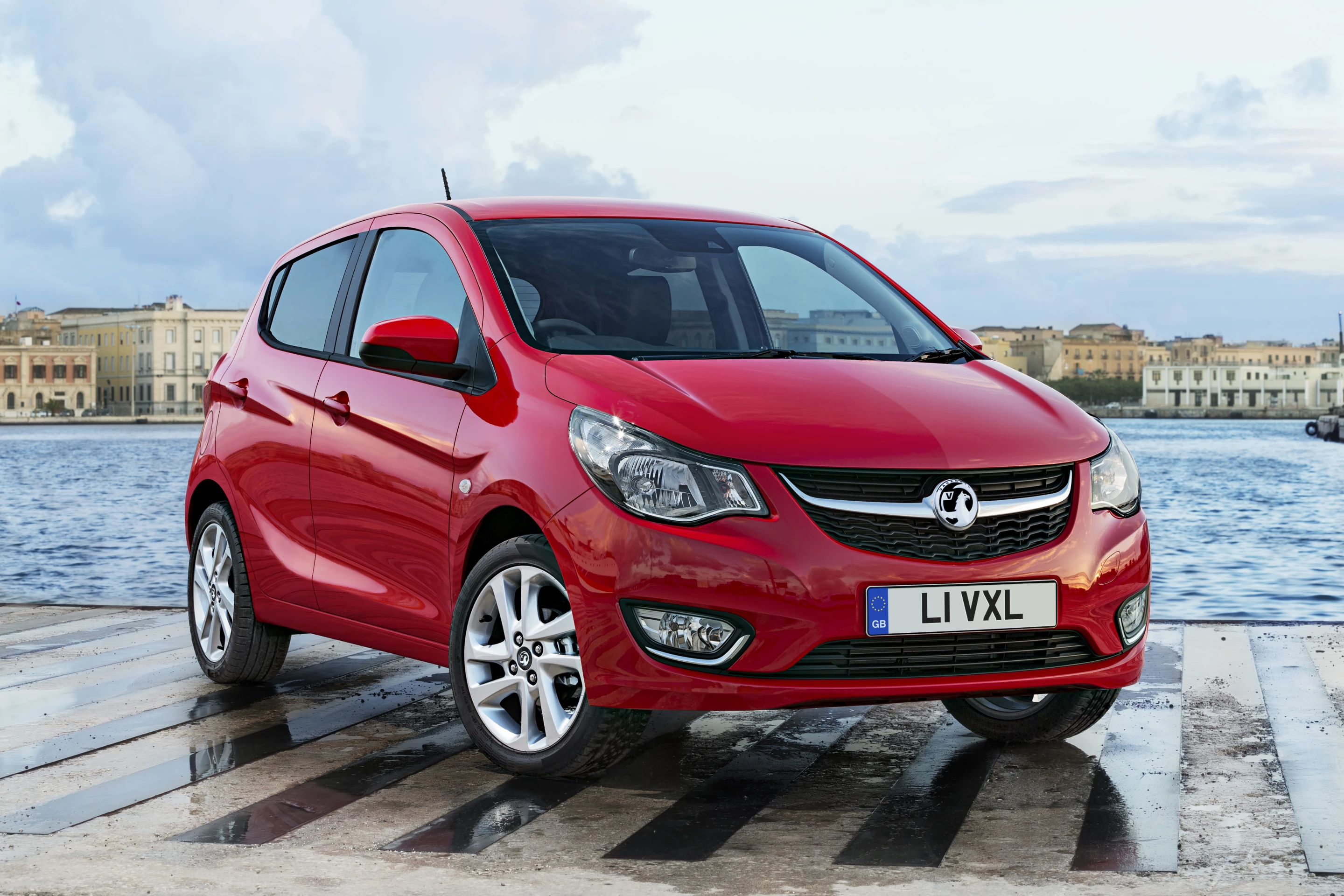 Large headlights are one of the defining elements of the Viva's design