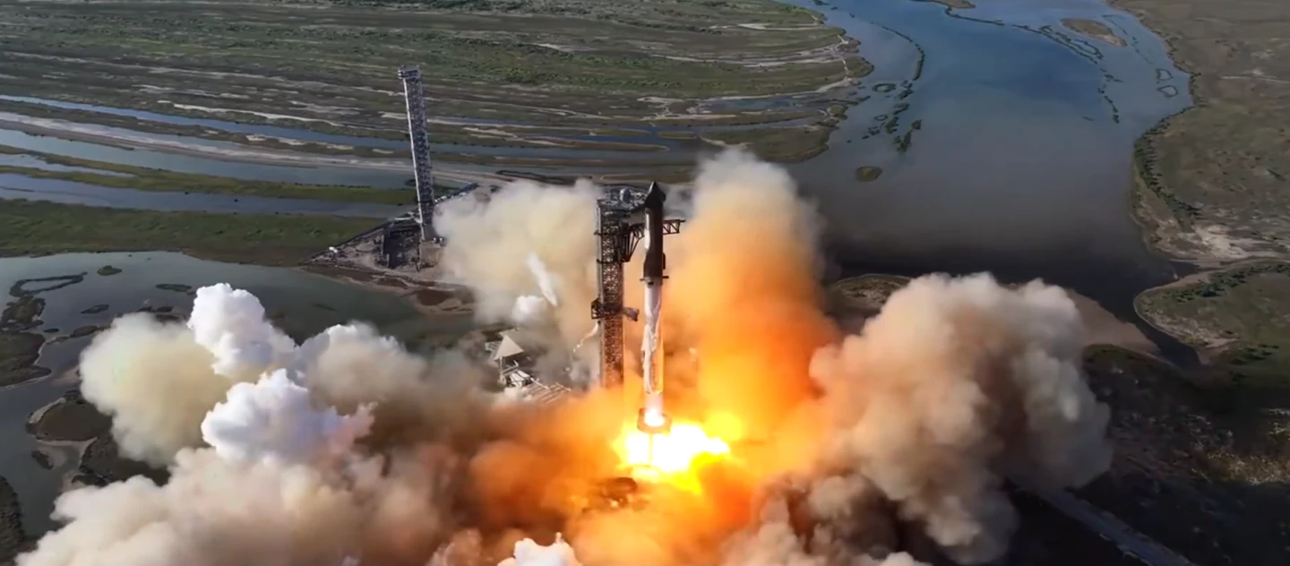 Starship lifting off