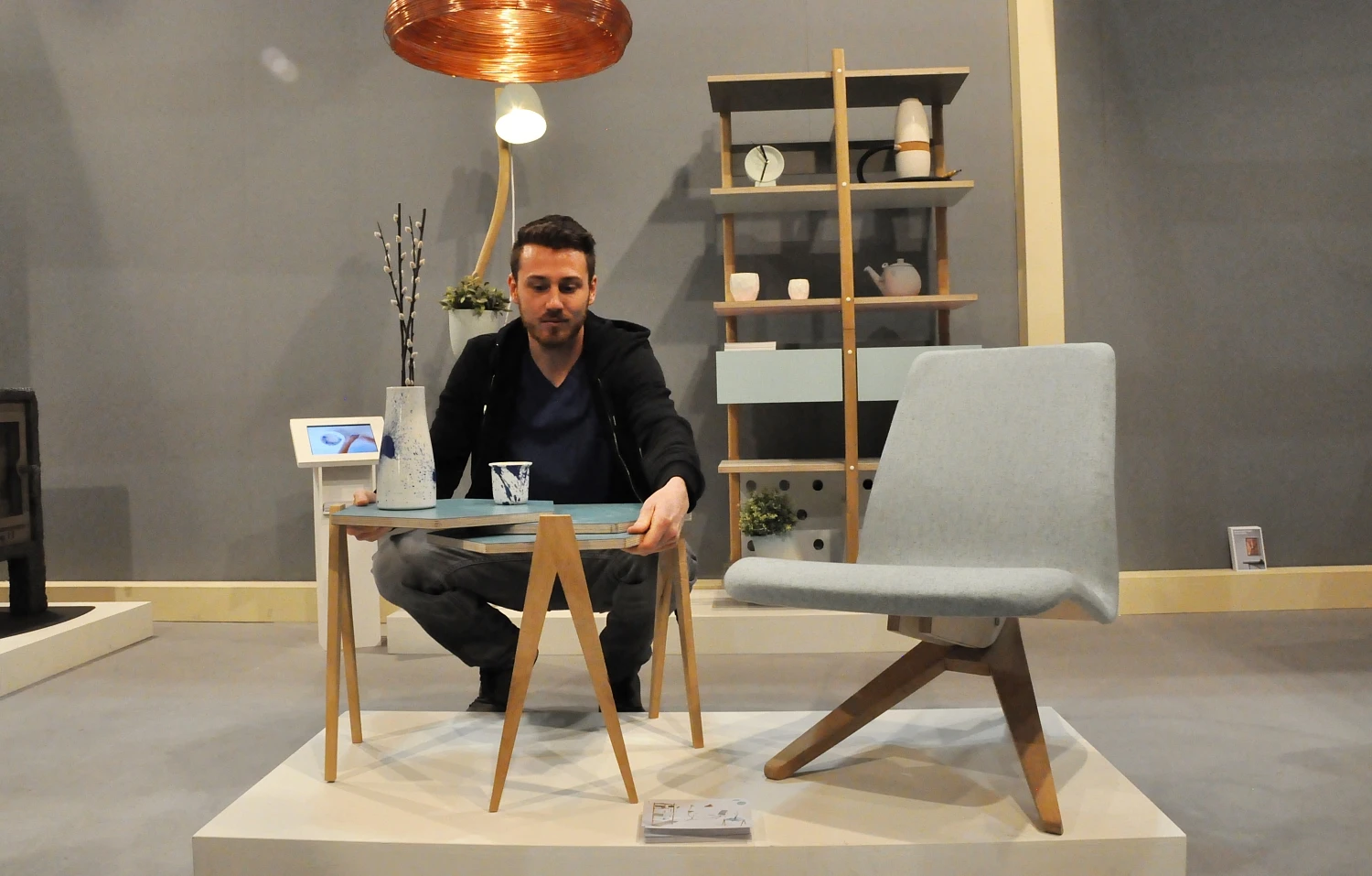 The coffee table can change shape for more room or different angles