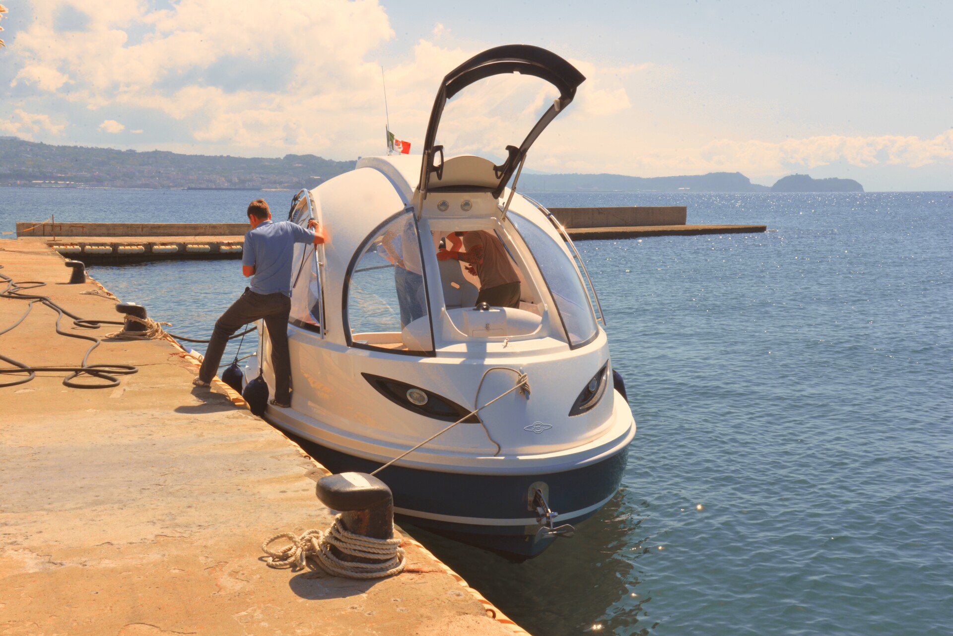 Italian design firm launches its first "mini yacht"