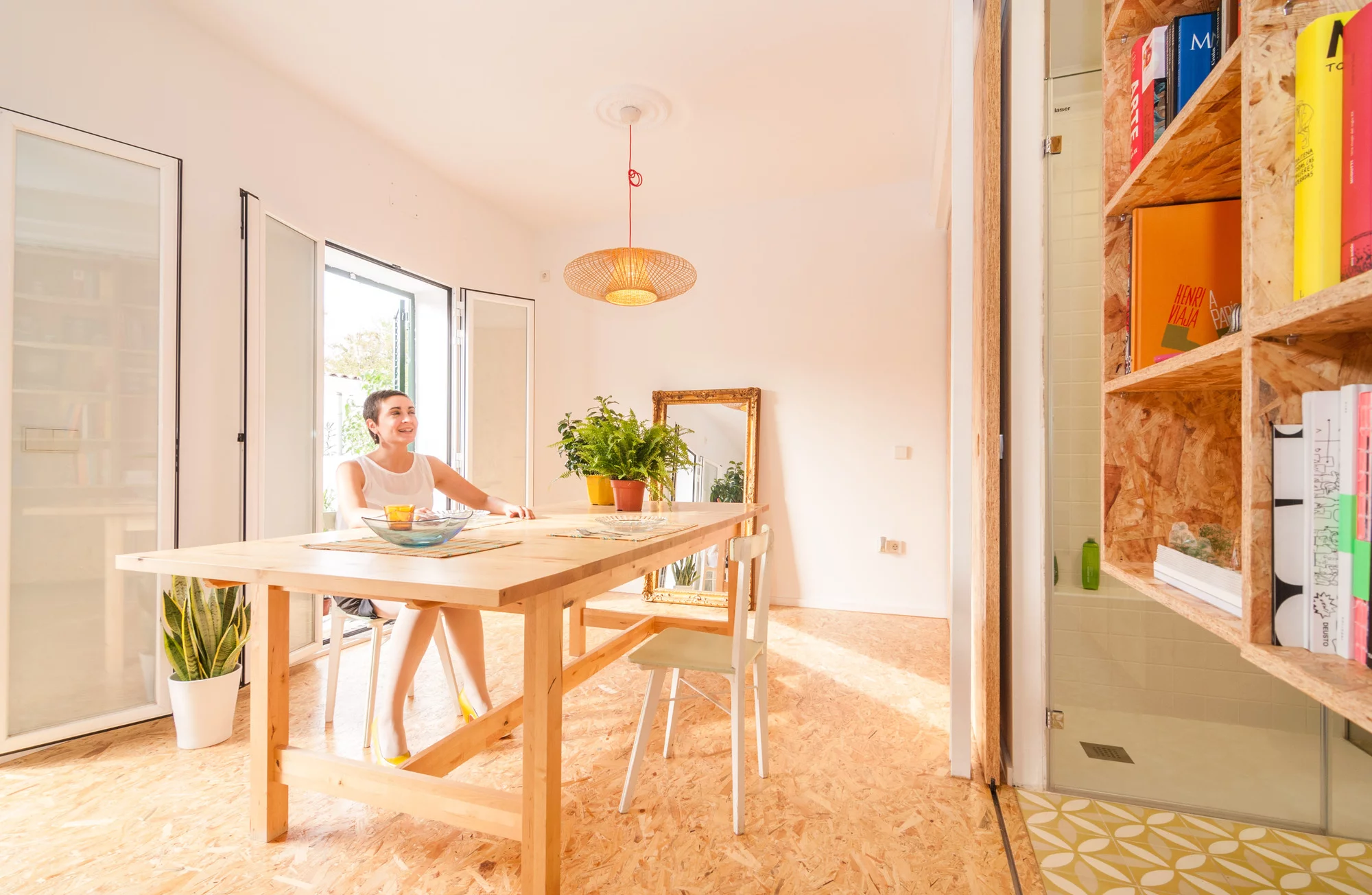 The villa features a total floorspace of 50 sq m (538 sq ft), which is split roughly in half (Photo: Javier de Paz García)