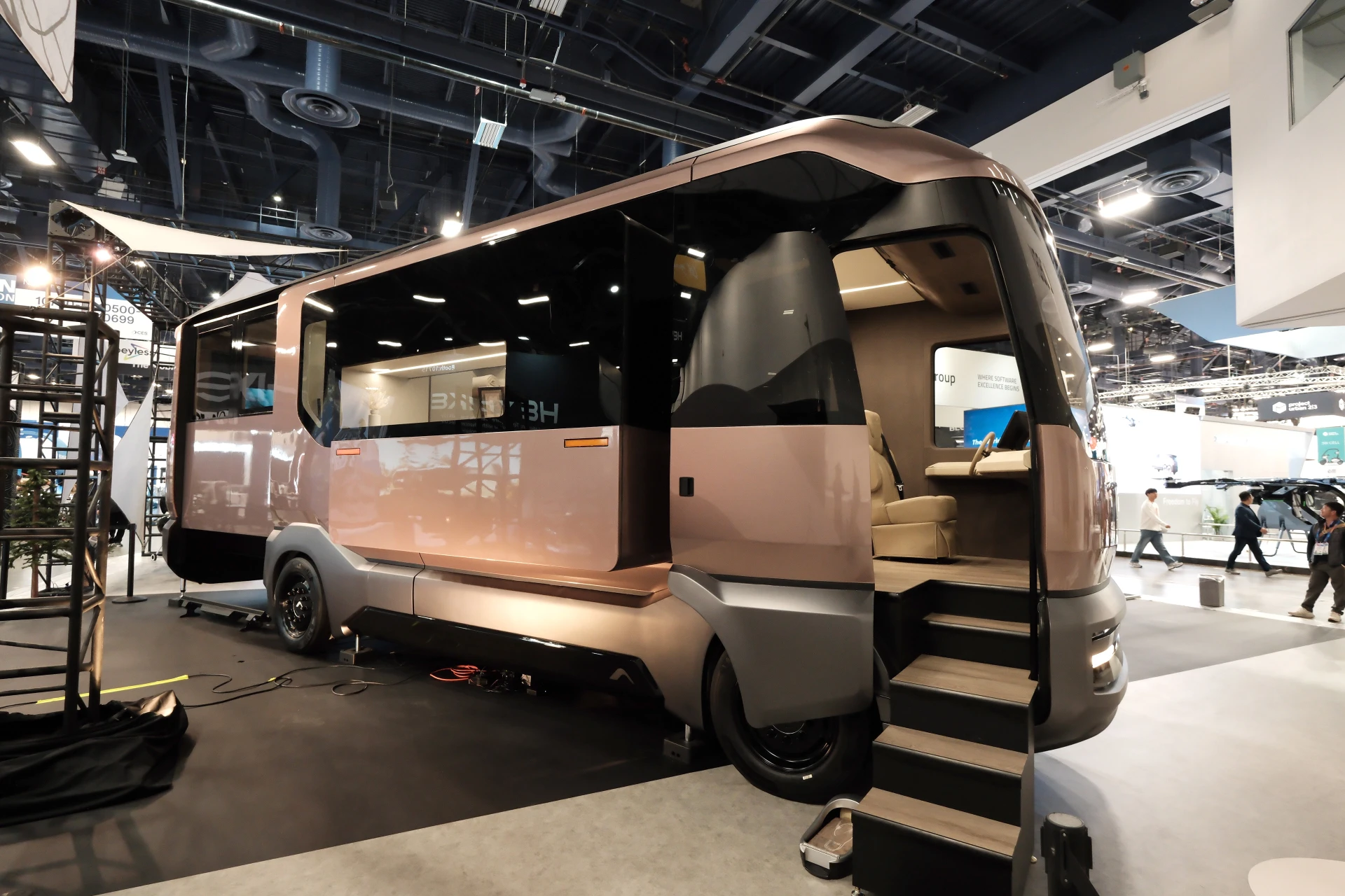 Extraordinary transforming road yacht RV drops jaws at CES