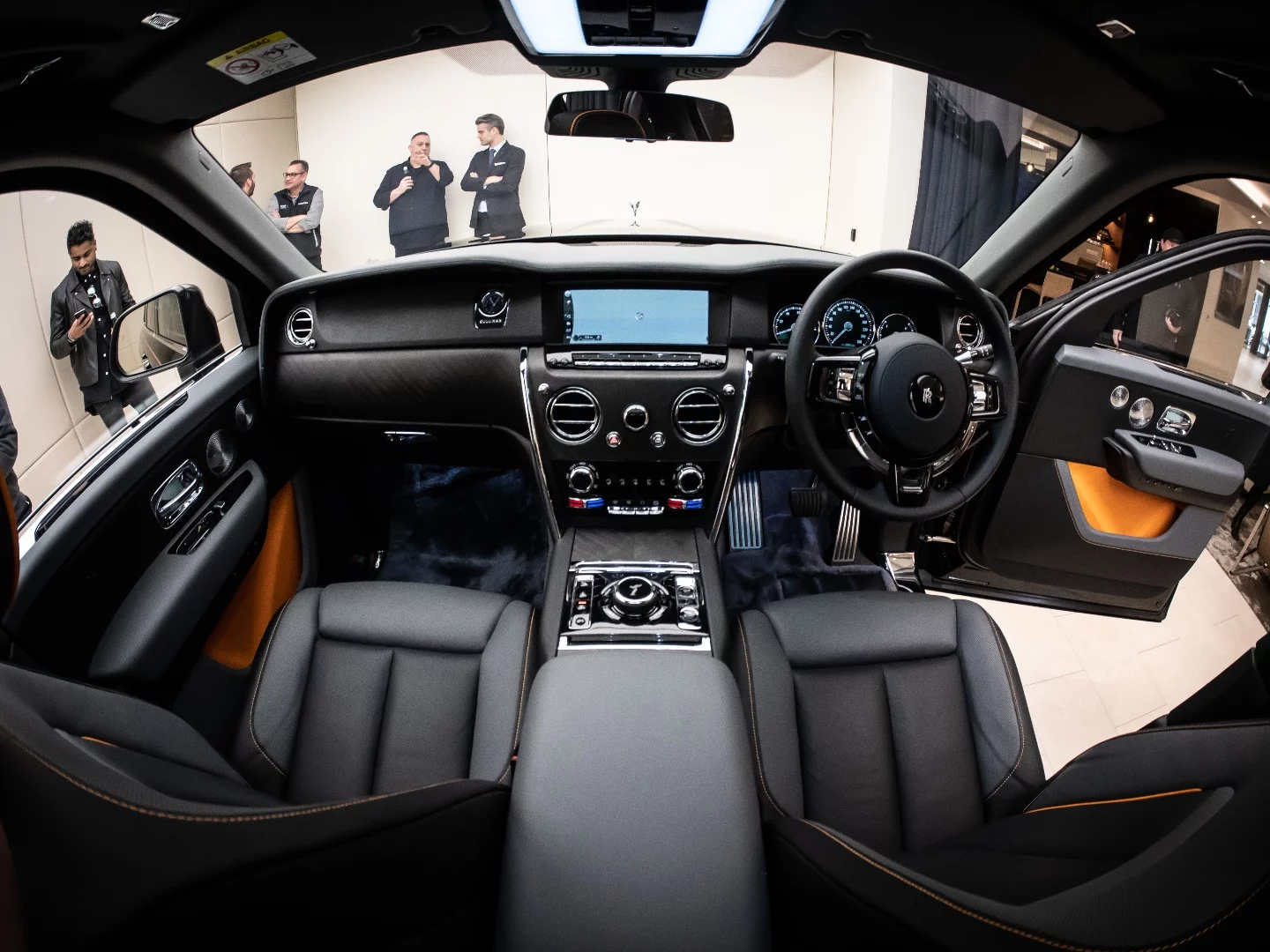 Rolls-Royce Cullinan: interior front seat view