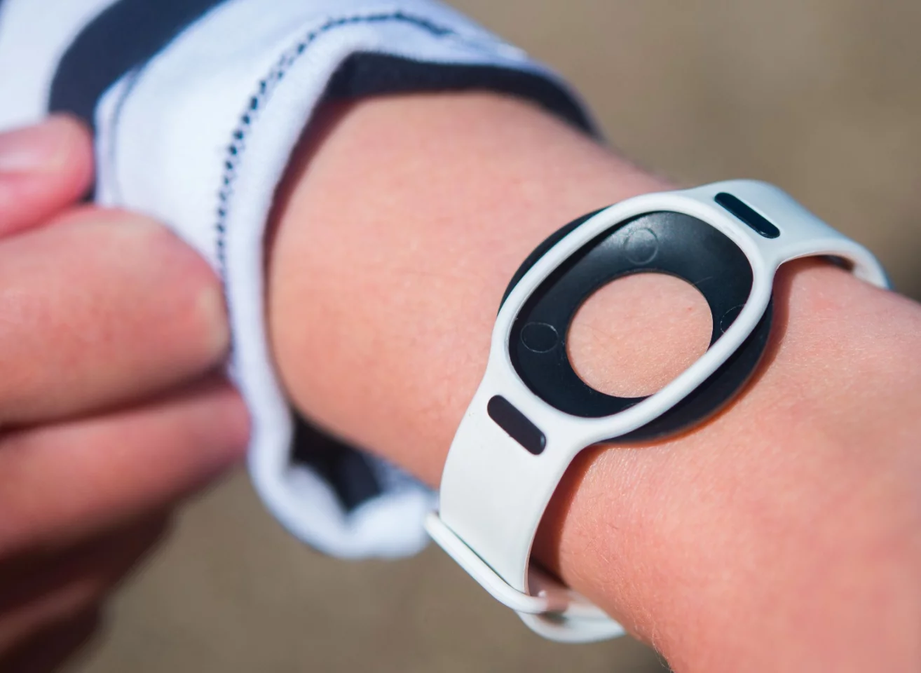 It's not nice to look down at your wrist and see that your Misfit Shine 2 (Swimmer's Edition) disc has fallen out