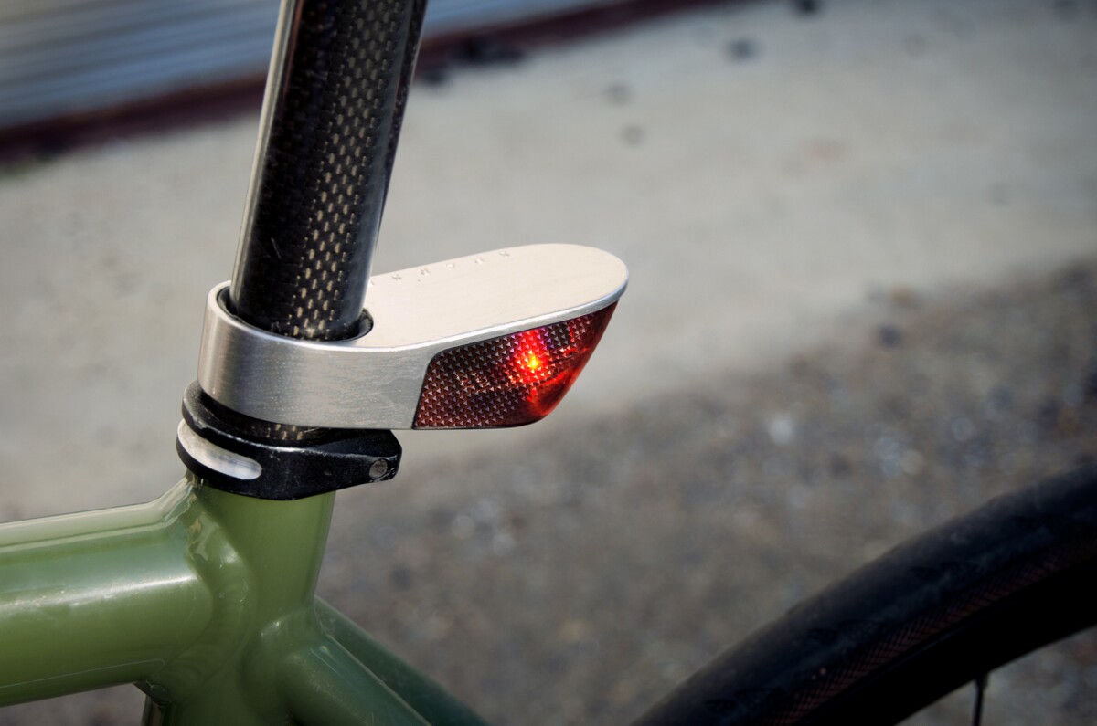 Four rear-facing, board-mounted red LEDs are flanked by two more at either side for one watt of output (30 to 50 lumens) that's reported to yield a super-wide spill