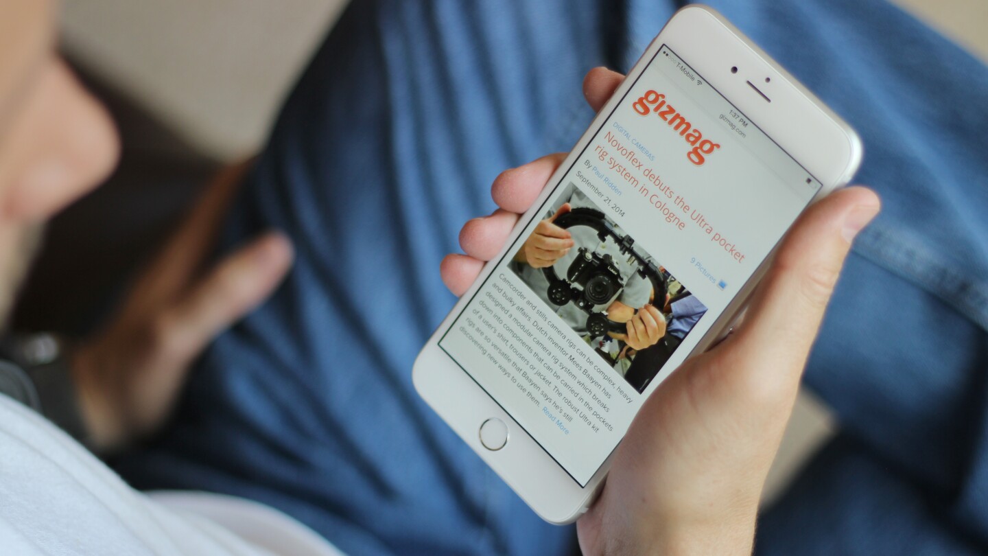 The iPhone 6 Plus is fairly comfortable to hold, but there's always going to be a little compromise with gigantic phones (Photo: Will Shanklin/Gizmag.com)
