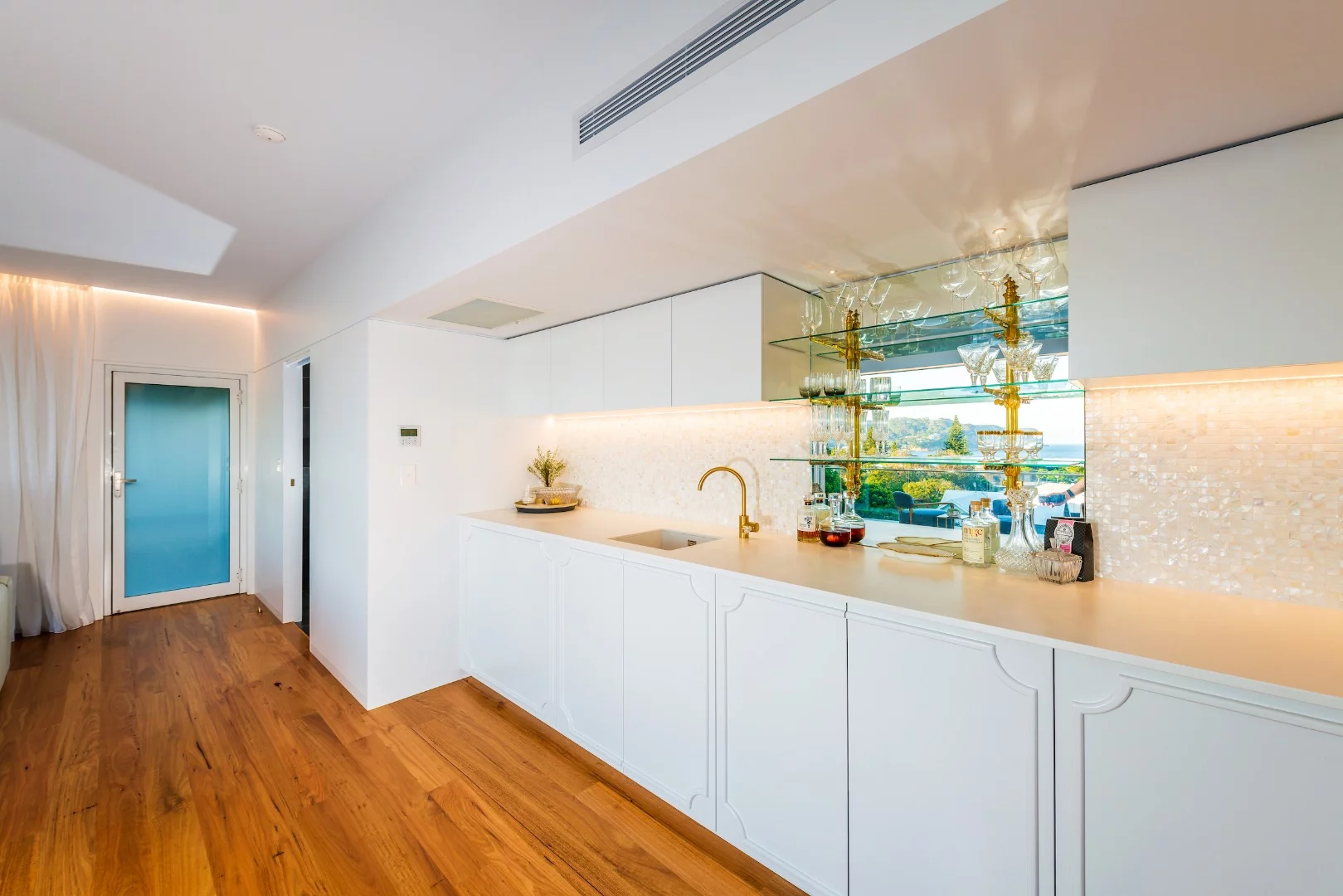 North Avoca Studio's wet bar