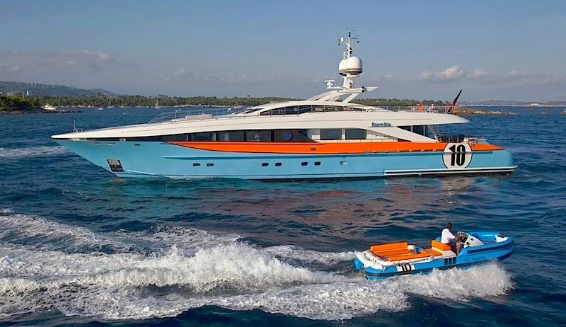RAISED PILOTHOUSE SEMI-DISPLACEMENT OR PLANING MOTOR YACHTS winner Aurelia