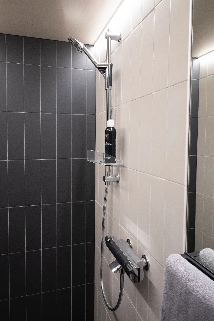 The Koda Light model's shower, which is reported identical to that of the Koda Light Float