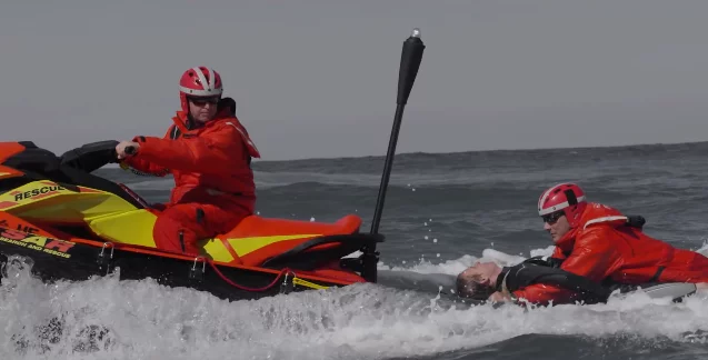 The Sea-Doo SAR includes a rear mast with lighting