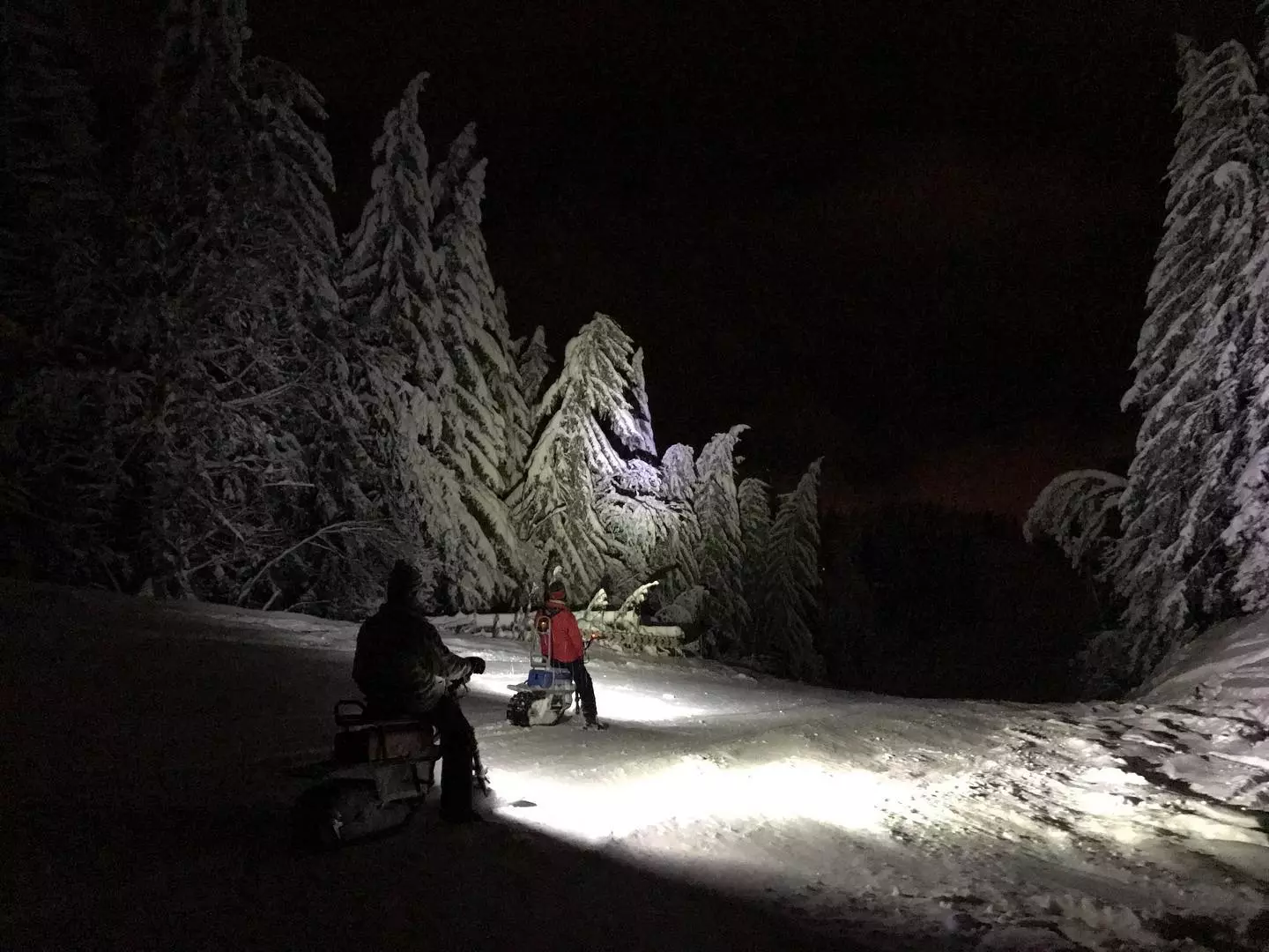 A litle night motor snow biking with the built-in lighting system