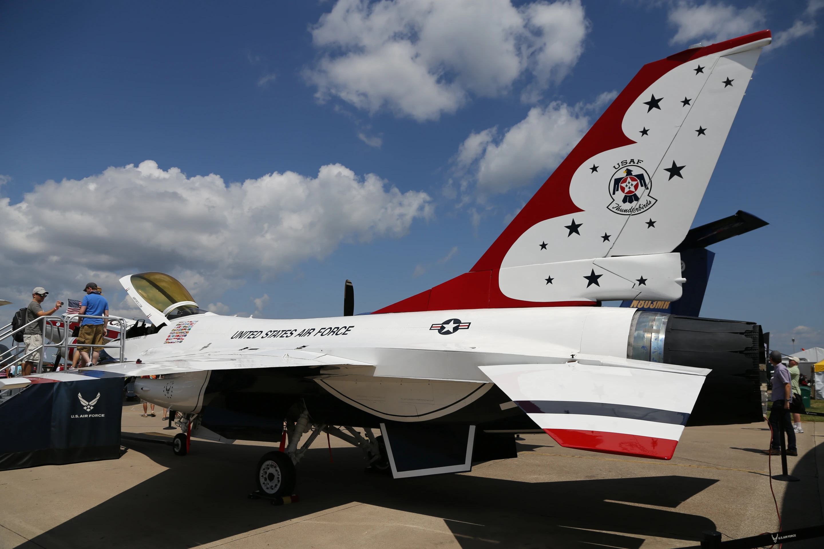 One of the US Airforce Thunderbird demonstration team planes on display (Photo: Angus MacKenzie/Gizmag.com)